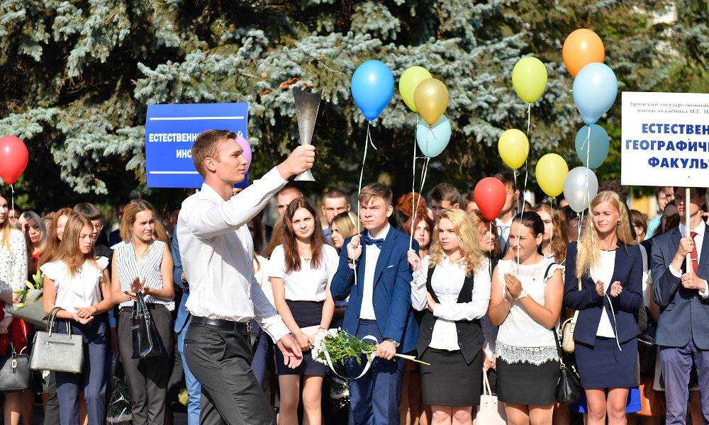 Политехнический брянск. Первое сентября в университете. Университеты Брянска. 1 Сентября в БГУ им Петровского. Учебные заведения в Брянске.