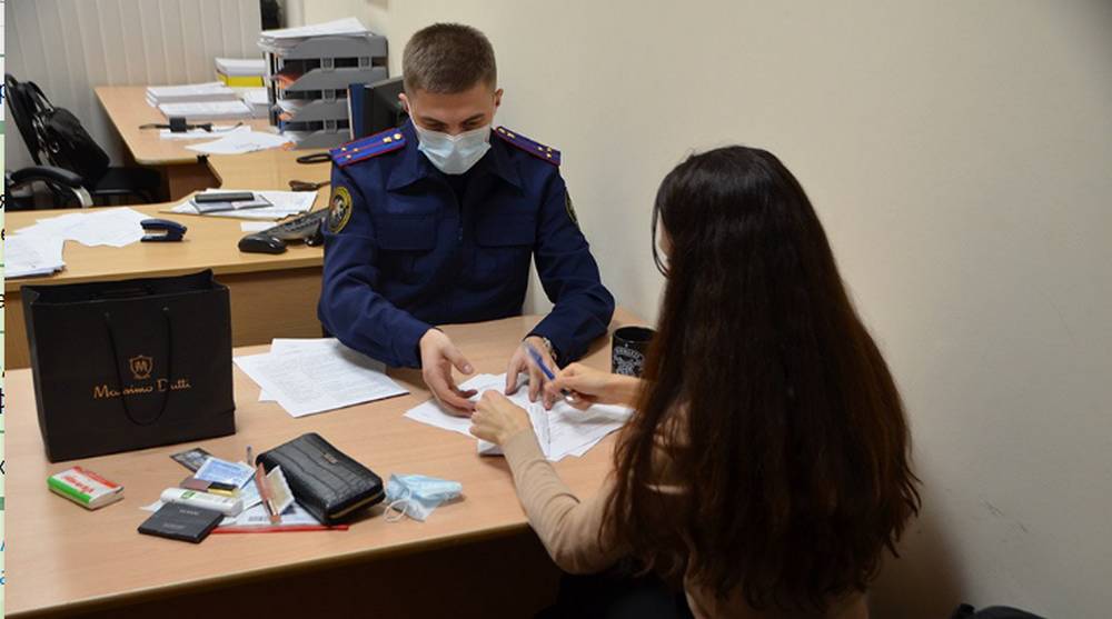 В Брянске женщину осудят за взятку при попытке получить для мужа убежище в США