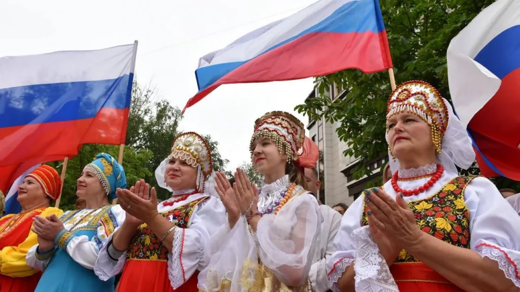 Руководители Брянска поздравили горожан с Днем народного единства