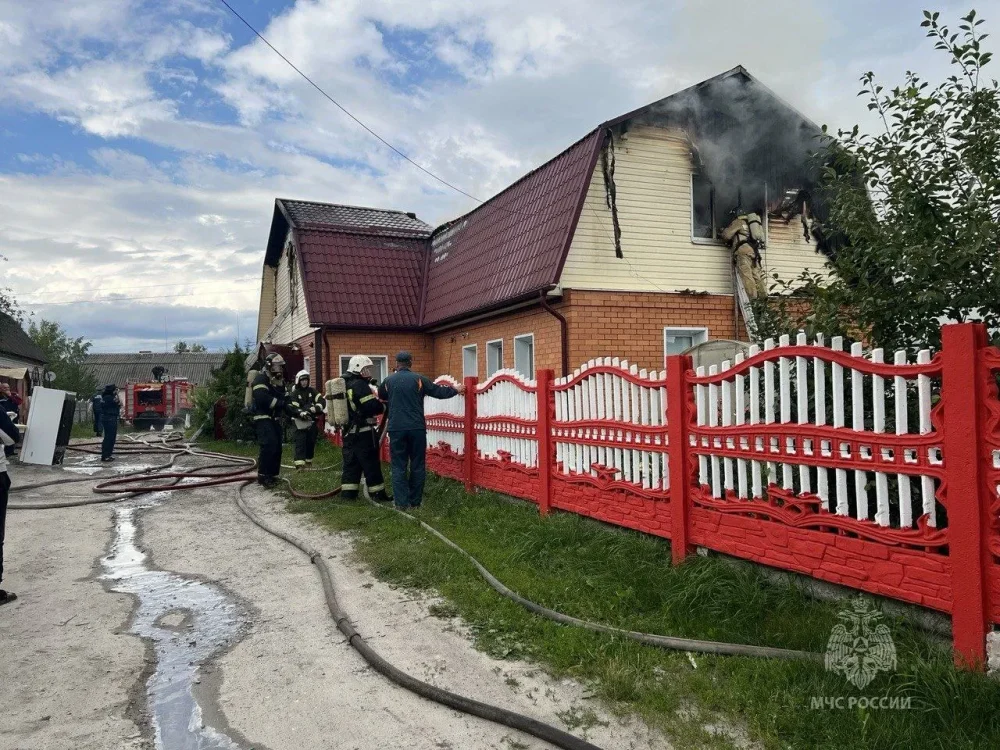 В Брянске потушили пожар в доме по 4-му Строительному проезду