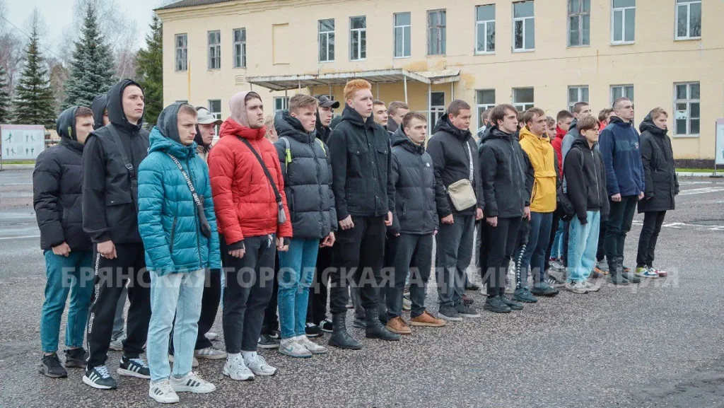 В Брянской области 1 октября стартует осенний призыв в армию