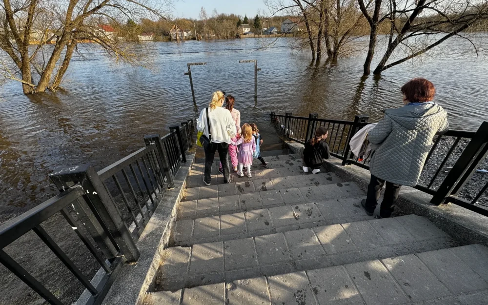 В Брянской области начали выходить из берегов реки