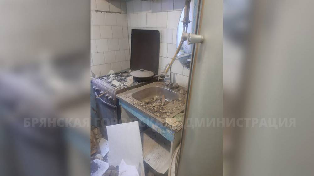 Вице-мэр Брянска Антошин побывал в отремонтированной после взрыва квартире