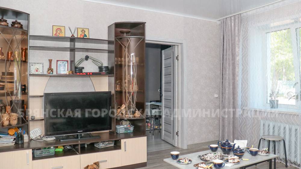 Вице-мэр Брянска Антошин побывал в отремонтированной после взрыва квартире