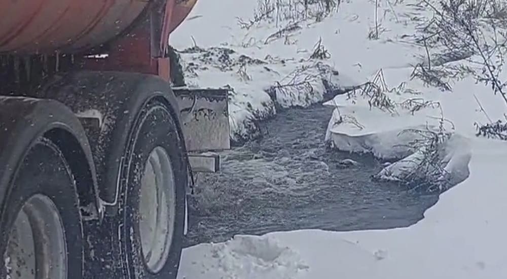 В Жирятине управляющую компанию за слив отходов оштрафовали на 40 тысяч рублей