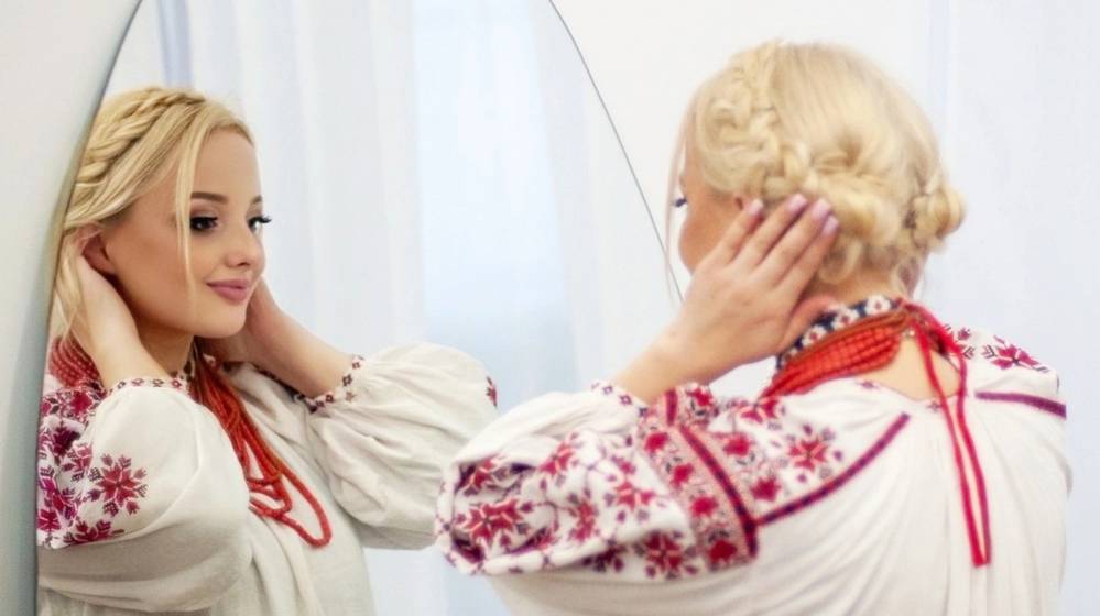 Брянская певица Иванка представила посвящённую родителям песню «Скажи спасибо»