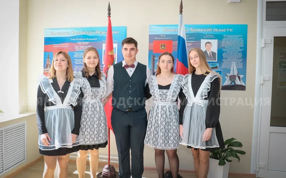 Сергей Антошин поздравил брянских выпускников с окончанием школы