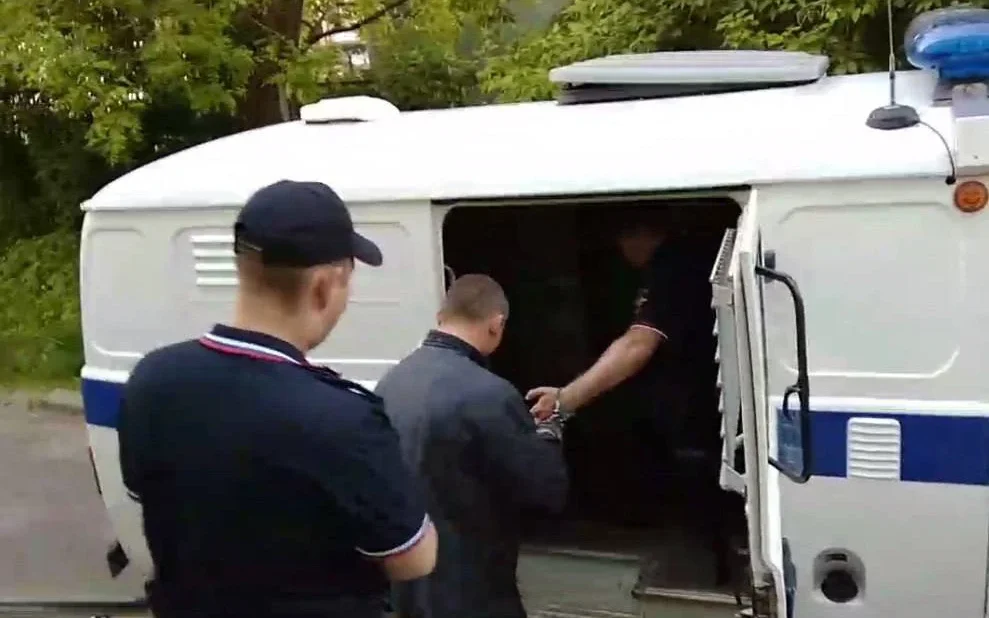 Брянские полицейские оперативно задержали жестокого грабителя и насильника