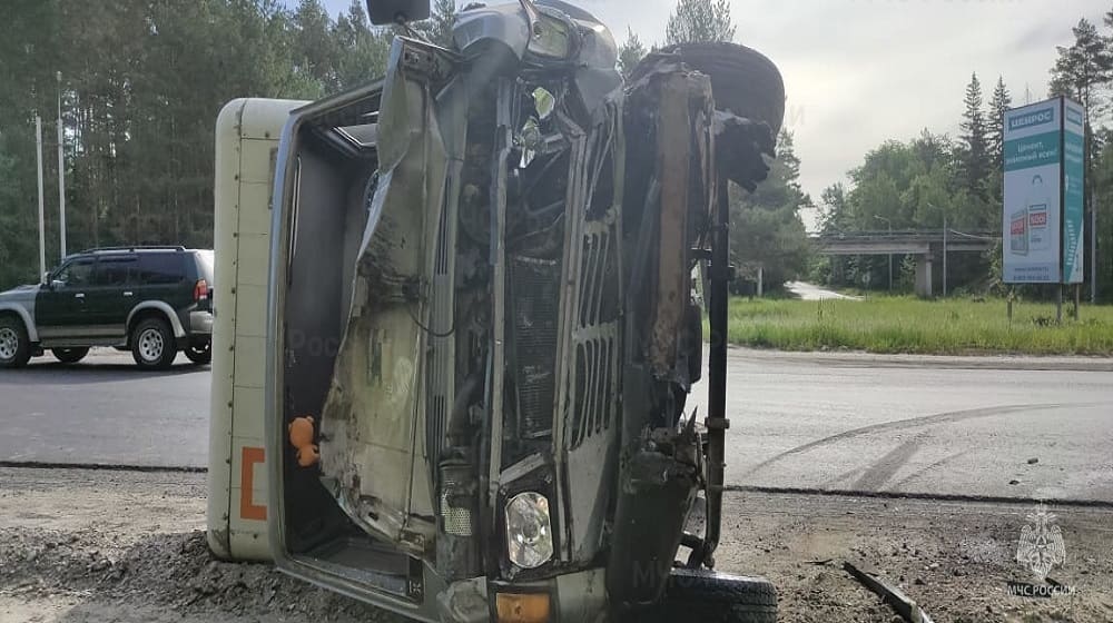 Под Брянском на въезде в город Фокино столкнулись два автомобиля