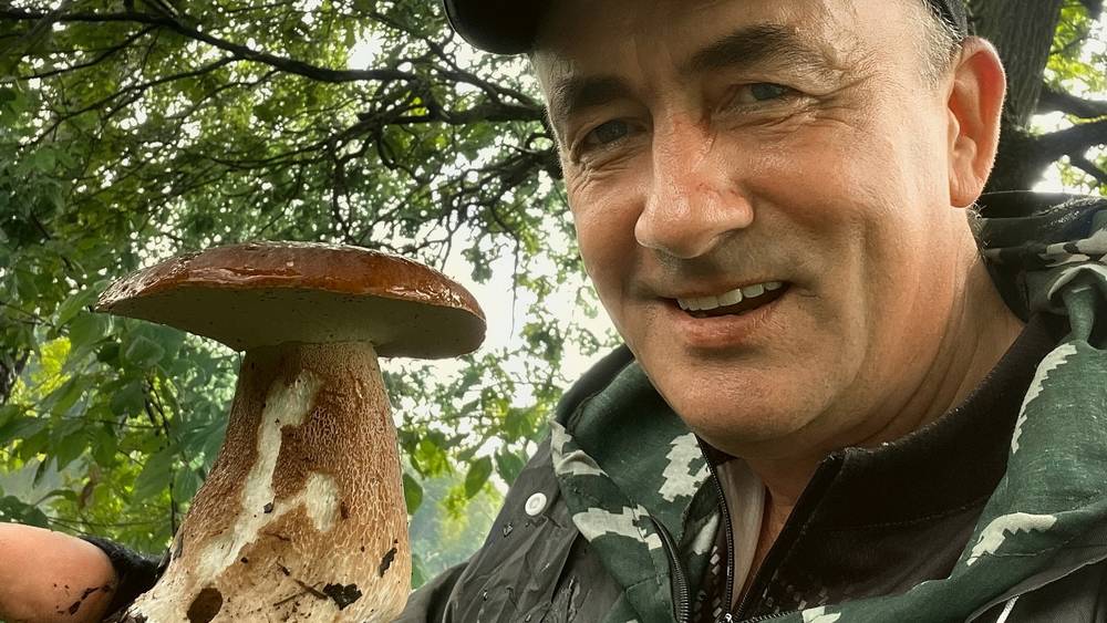 Известный рыбак первым в Брянске открыл сезон белых грибов