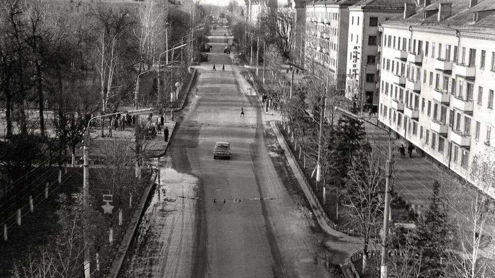 В Брянске опубликовали старый снимок улицы Куйбышева с легендарной лужей