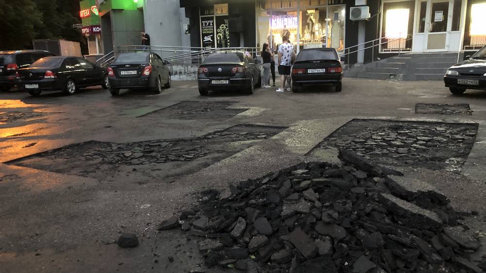 В Брянске начали ремонтировать самую разбитую дорогу