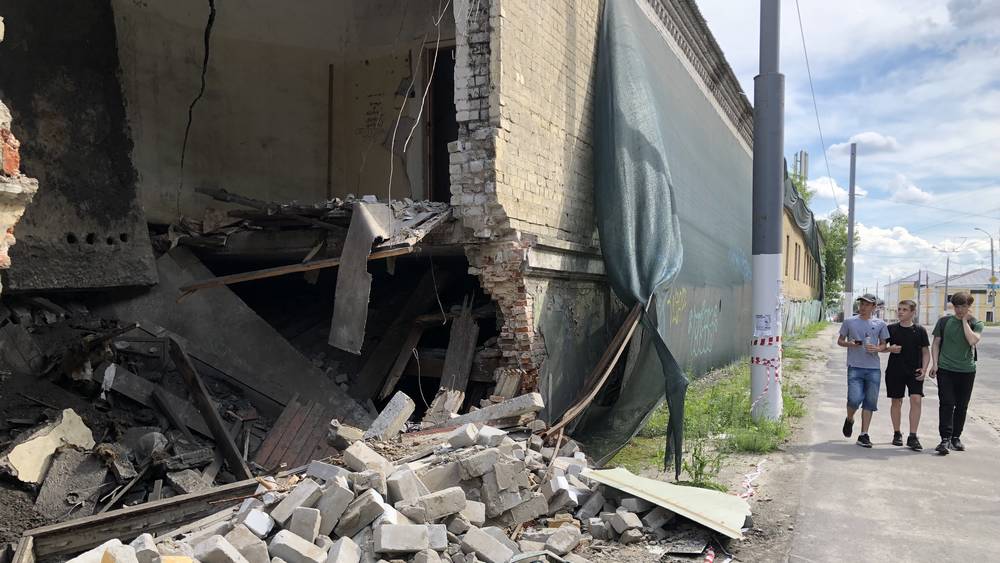 Так что же случилось с обрушимся зданием «Дормаша» в Брянске?