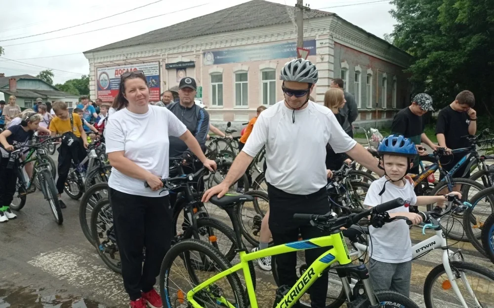 В Новозыбкове День России отметили масштабным велопробегом