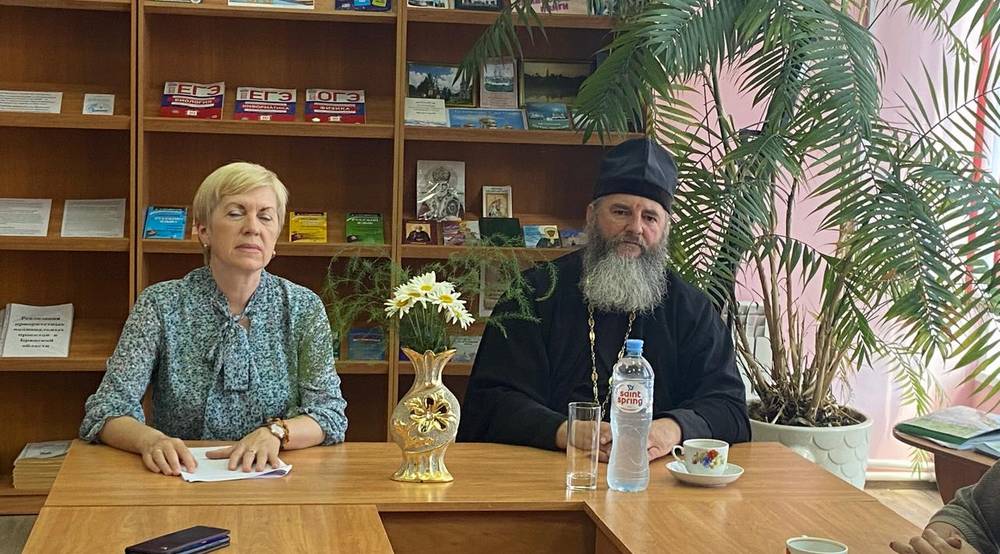 Священник принял участие в заседании православного клуба