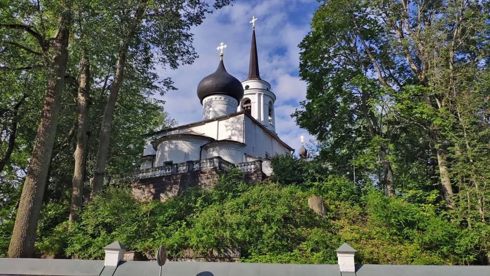 Брянские паломники побывали в Святогорском монастыре и в Михайловском