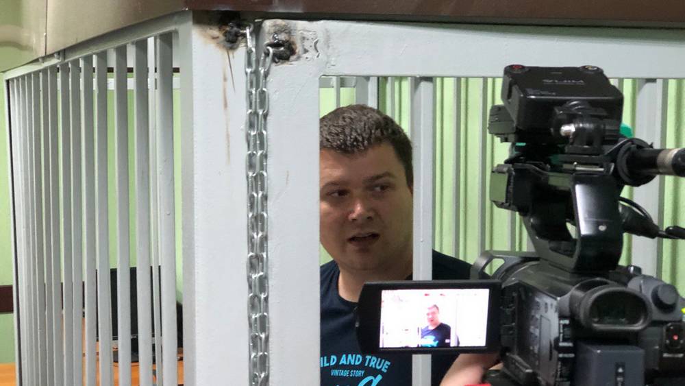 Задержанного в Брянске блогера Романа Демьяненко доставили в суд