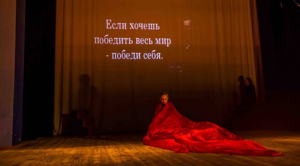 Священники Дятьковского благочиния посетили молодежную театрально-просветительскую постановку