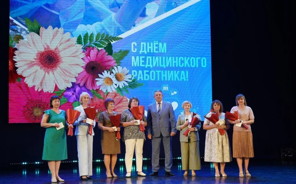 Брянский губернатор Александр Богомаз поздравил медиков с профессиональным праздником
