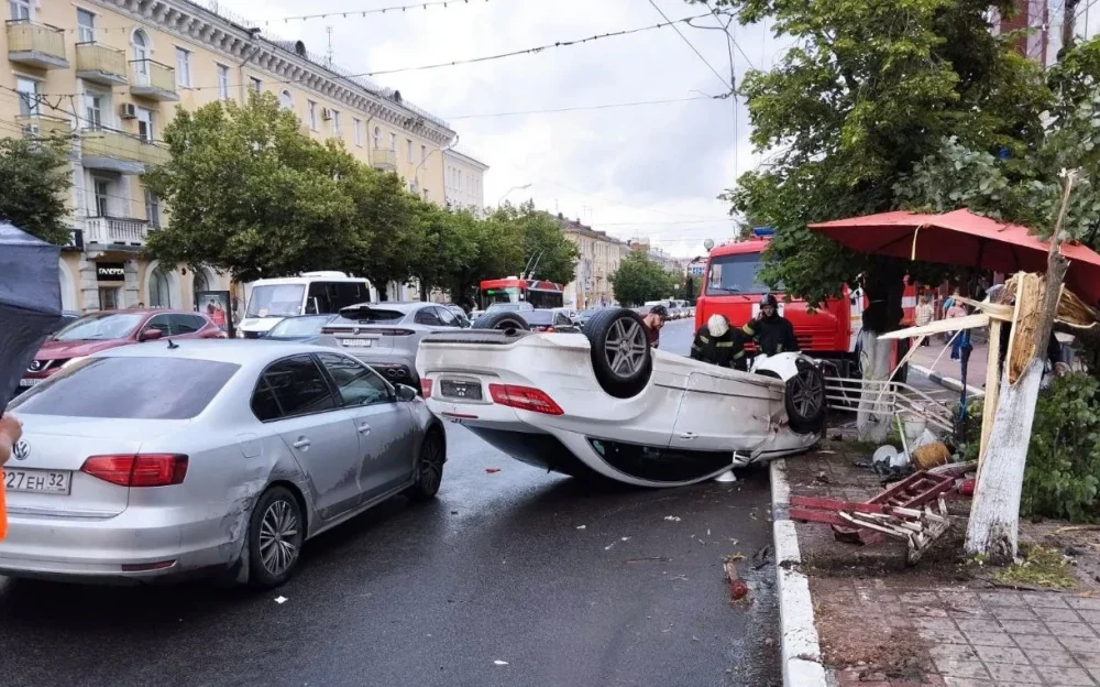 Брянский водитель сбил 6-летнего ребенка − в ГИБДД призвали уберечь детей