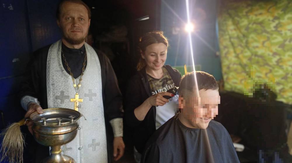 Духовенство и волонтеры Выгоничского благочиния совершили поездку в приграничную зону СВО