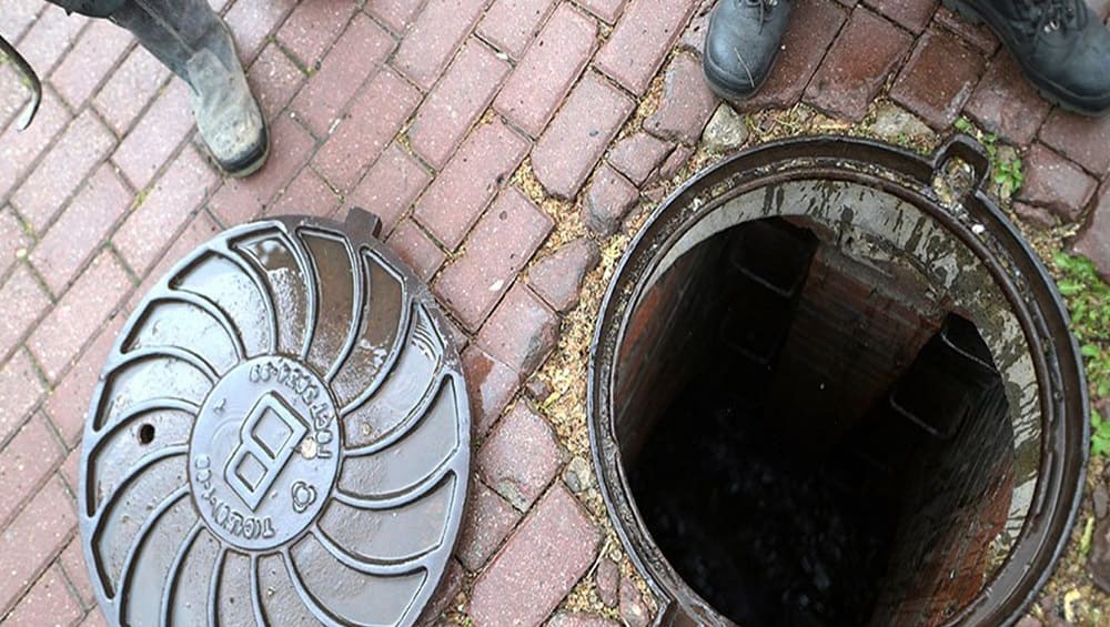 В Брянске полиция раскрыла кражи крышек канализационных люков