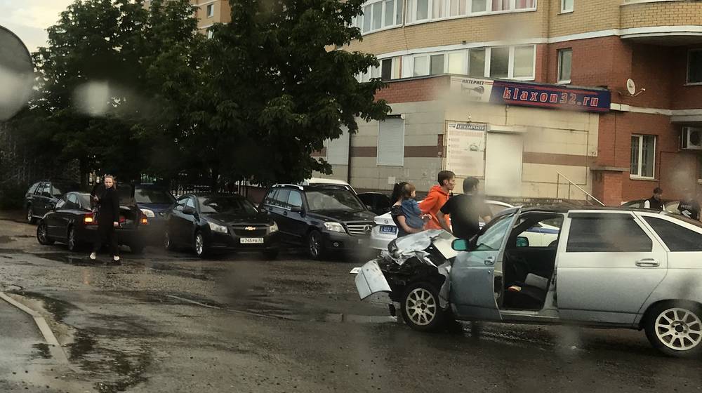 В Брянске произошло серьезное ДТП на Московском проспекте