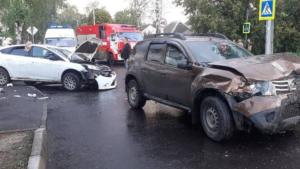 В Брянске на Болховской улице в страшном ДТП перевернулся автомобиль