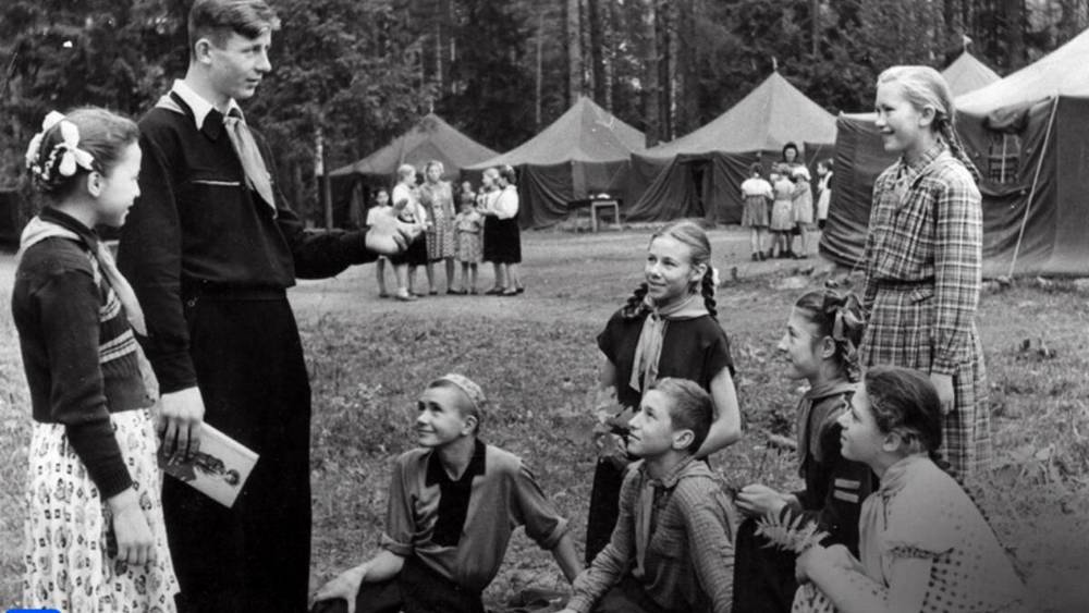В Брянске представили снимок пионерского лагеря 1957 года