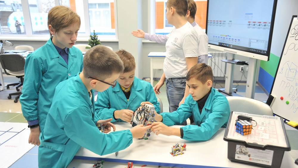 В трех школах Брянска к 1 сентября откроют детские технопарки