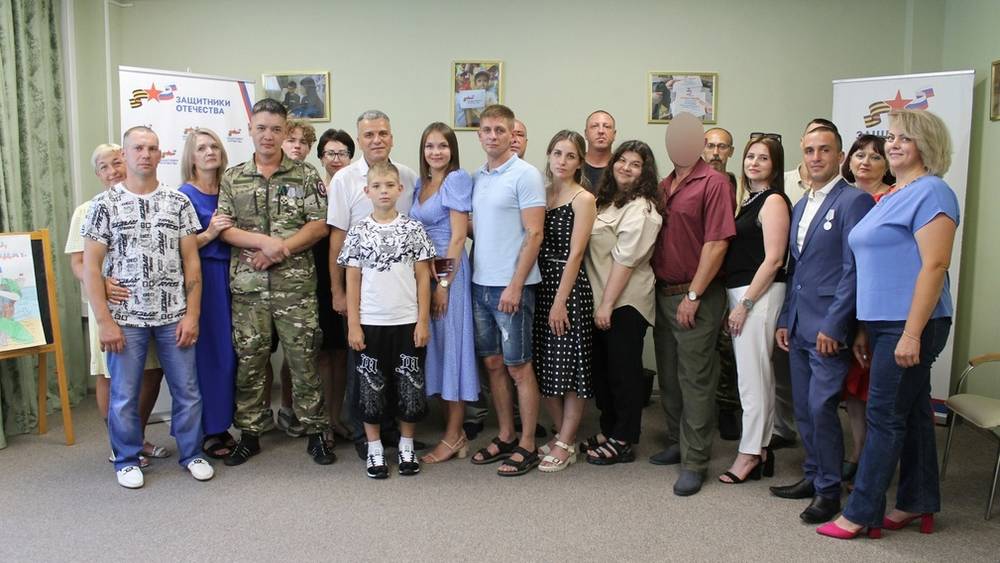 В Брянске бойцам ЧВК «Вагнер» вручили удостоверения ветеранов СВО