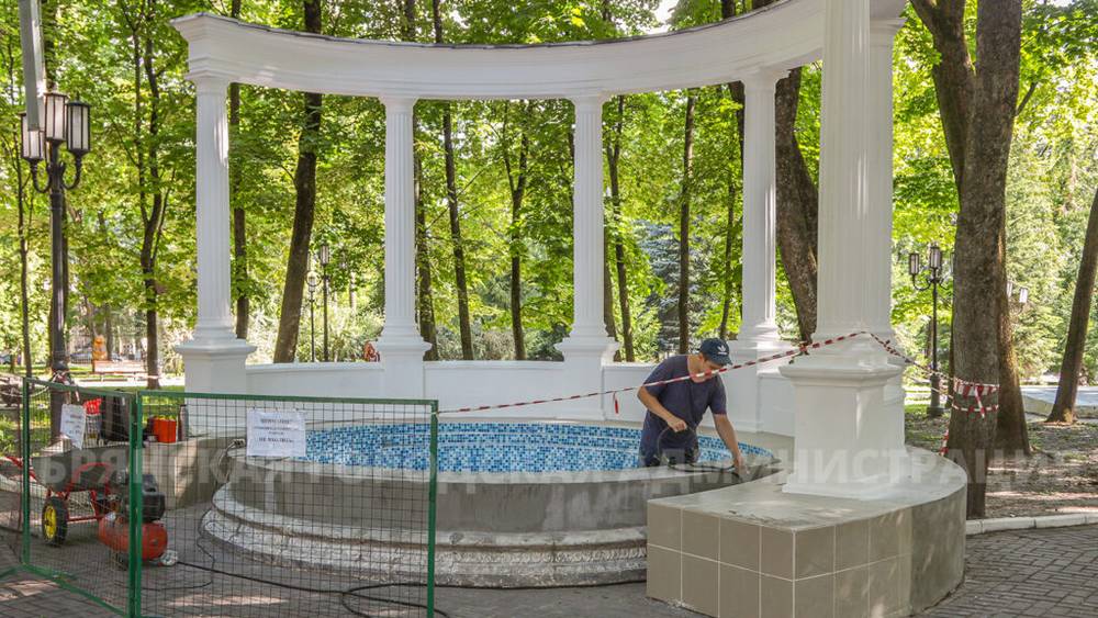 В брянском парке имени Толстого скоро завершат ремонт ротонды