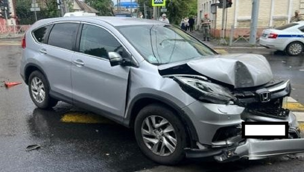 В Брянске в ДТП с автомобилем ГИБДД пострадали два человека