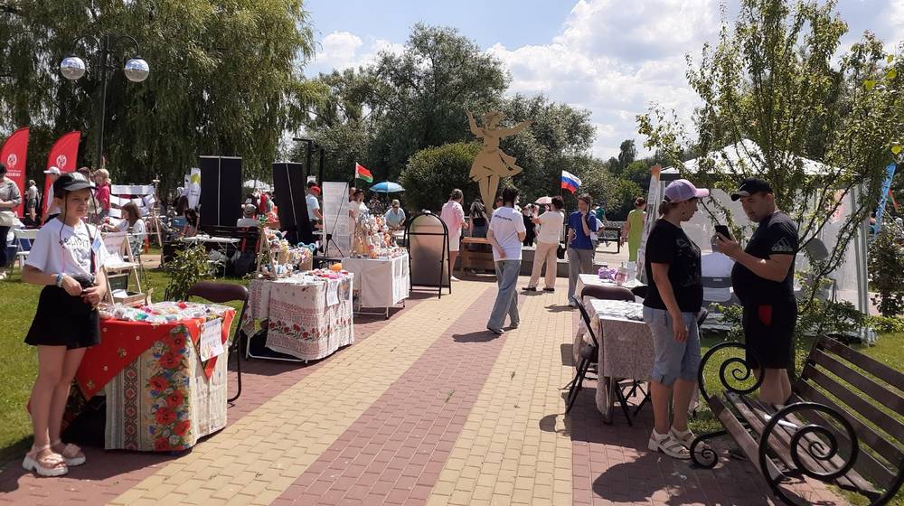 В Брянске славянский праздник собрал на творческих площадках талантливых людей