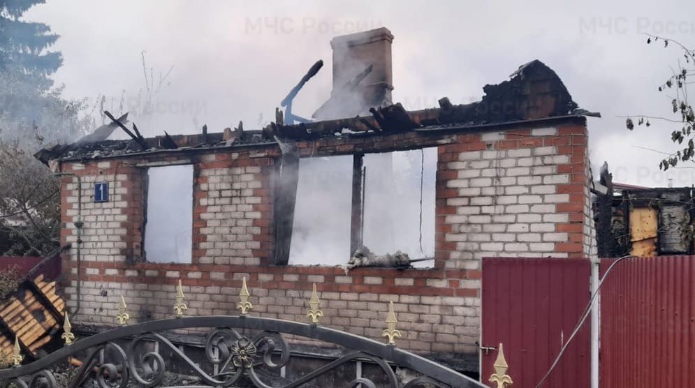 В Клетнянском районе при ночном пожаре в жилом доме погибли мужчина и женщина