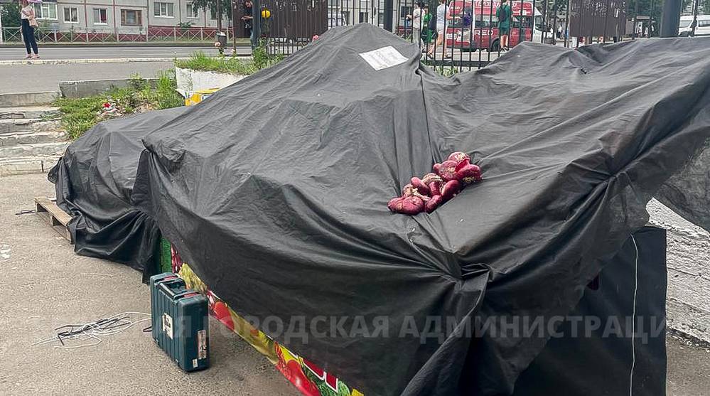 В Брянске улицу Авиационную избавили от незаконной палатки коммерсанта Аруджи