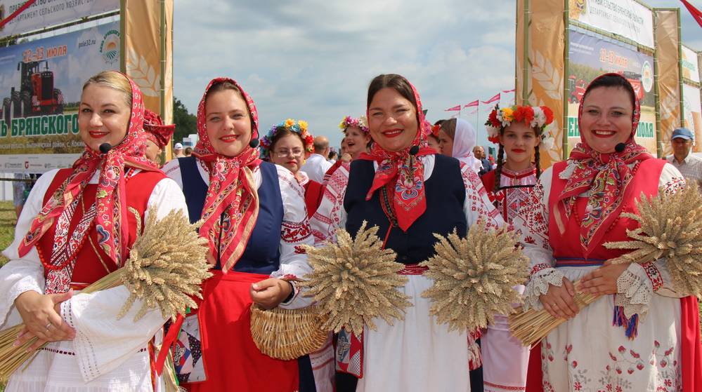 На День Брянского поля прибыли тысячи гостей