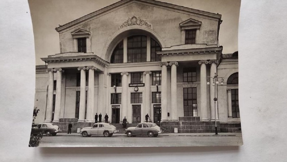 Опубликован фотоснимок брянского железнодорожного вокзала 1954 года