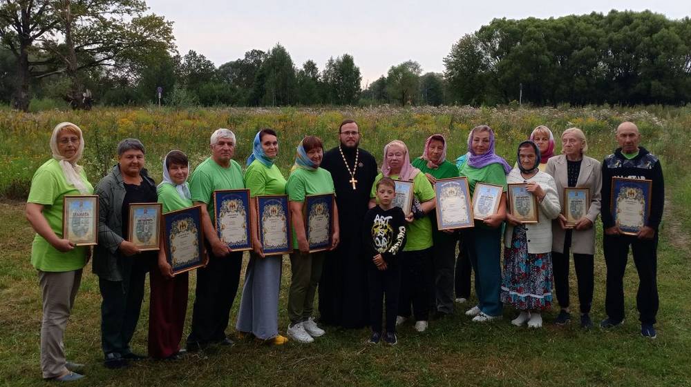 «Серебряные» волонтеры получили Архиерейские грамоты