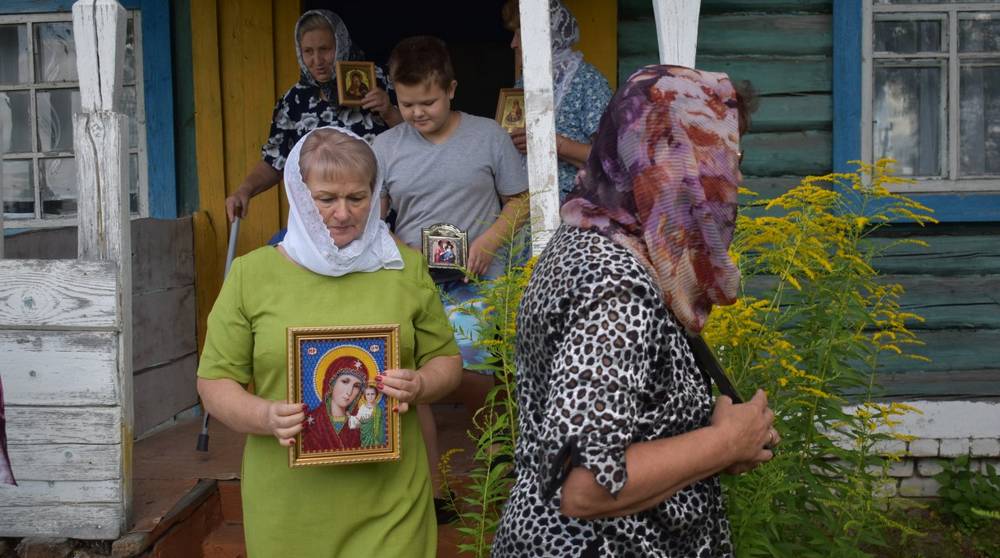 В брянском селе Савлуково освятили Поклонный крест