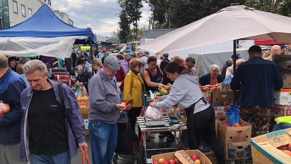 В Брянске на овощной ярмарке торговца заставили пропагандировать свастику