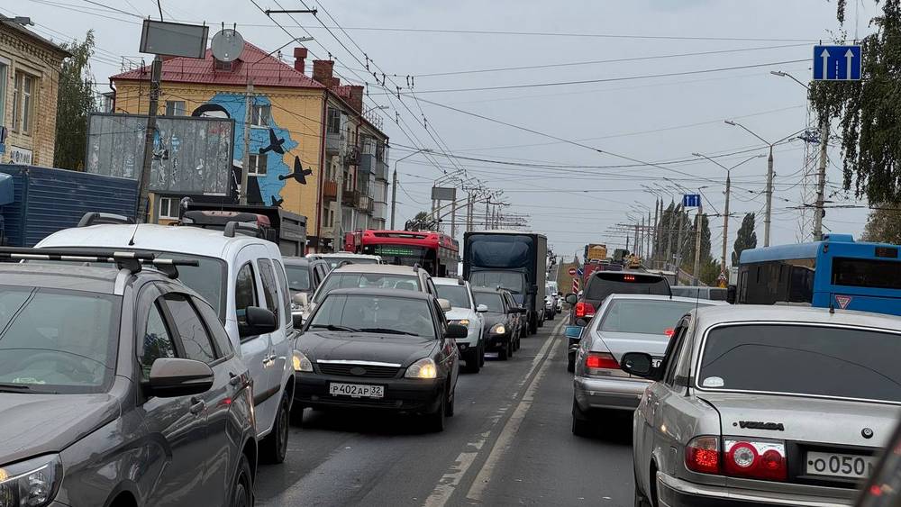 Володарский район Брянска сковал дорожный паралич