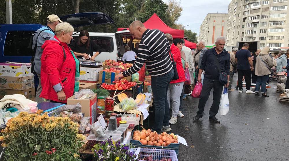 В Брянске ярмарка возле «Линии» стала мучением для торговцев и покупателей