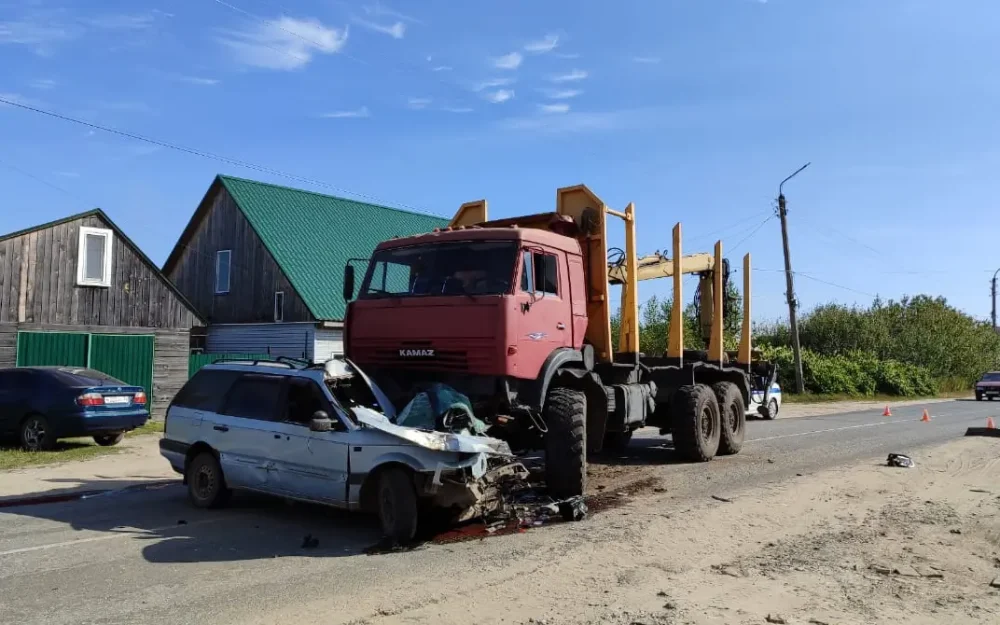 В Клетне водитель Volkswagen влетел под КАМАЗ и погиб