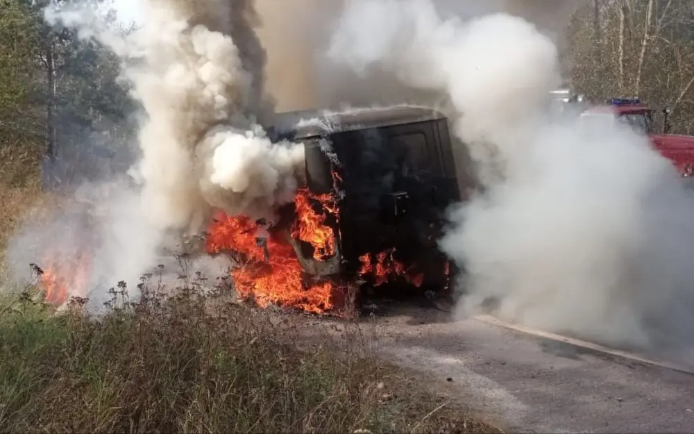 В брянском приграничье загадочным образом загорелся автомобиль