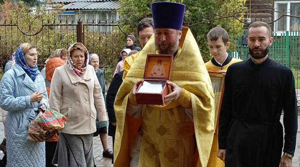 В Брасовское благочиние принесен ковчег с частицей мощей святителя Луки Крымского