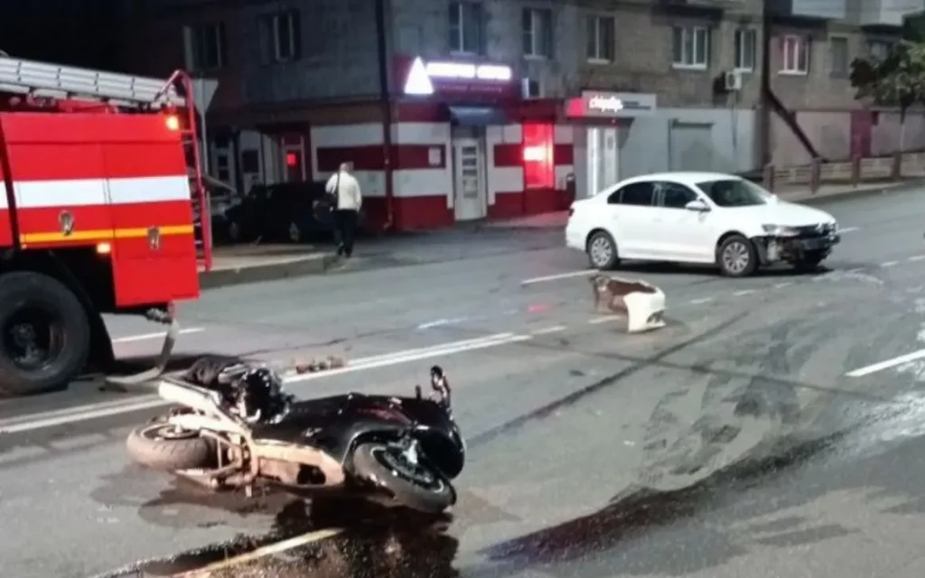 В Брянске опубликовали видео с места ДТП с мотоциклом в центре Брянска