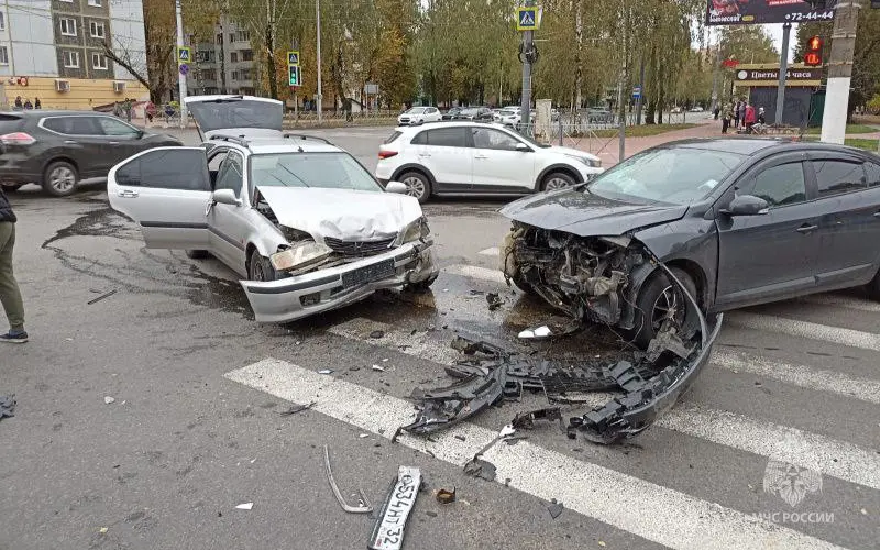 На перекрестке у «Августина» в Брянске произошло ДТП