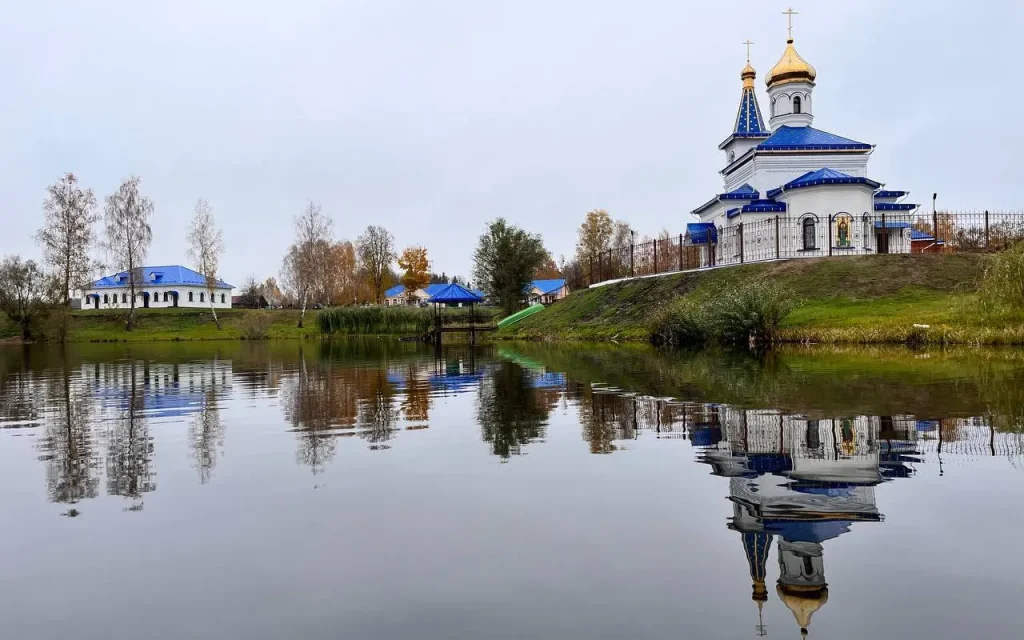 Брянский губернатор посетил духовный центр и воскресную школу в селе Алешенка