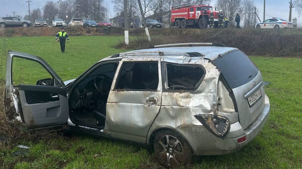 В Дубровском районе Брянской области на трассе разбился легковой автомобиль